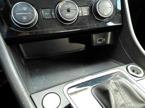 Used 2019 Volkswagen Jetta SE FWD image 43