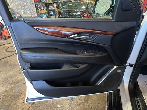 Used 2015 Cadillac Escalade Premium image 10