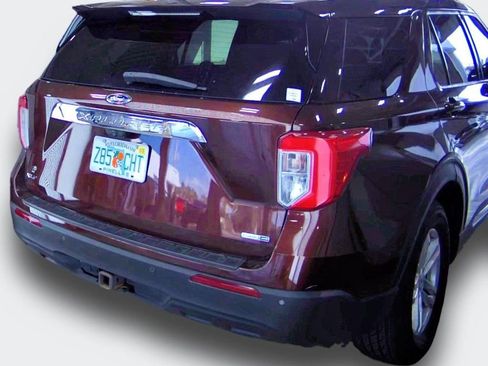 Used 2020 Ford Explorer XLT w/ Comfort Package image 3