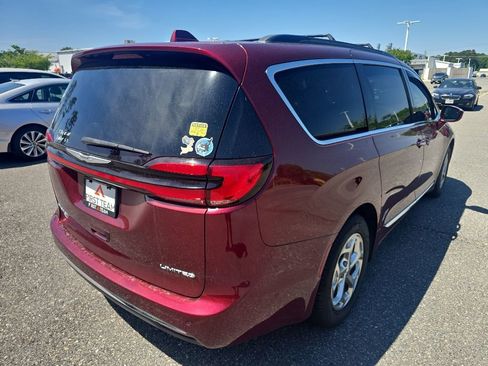 Used 2022 Chrysler Pacifica Limited FWD image 5
