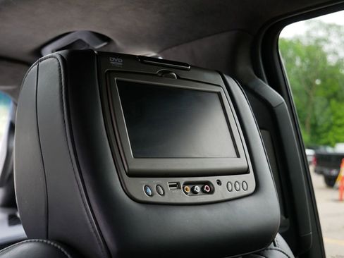 Used 2018 Cadillac Escalade ESV Platinum AWD/4WD image 15