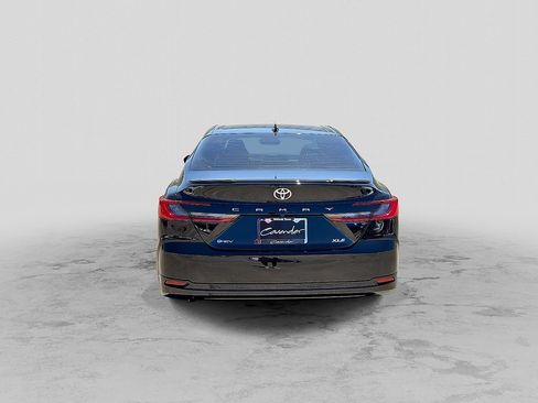 Used 2025 Toyota Camry XLE FWD image 7