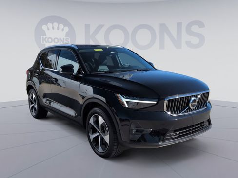 New 2025 Volvo XC40 B5 Plus w/ Protection Package Premier image 10