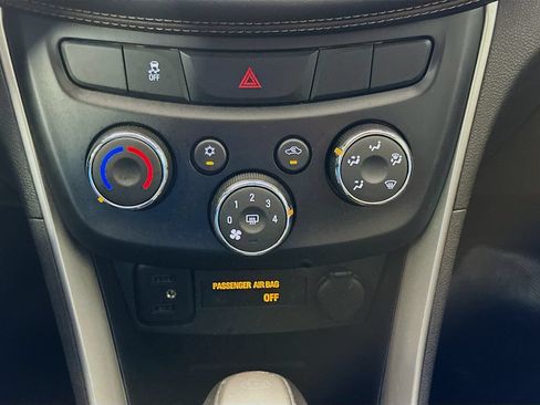 Used 2020 Chevrolet Trax LT w/ LT Convenience Package FWD image 15