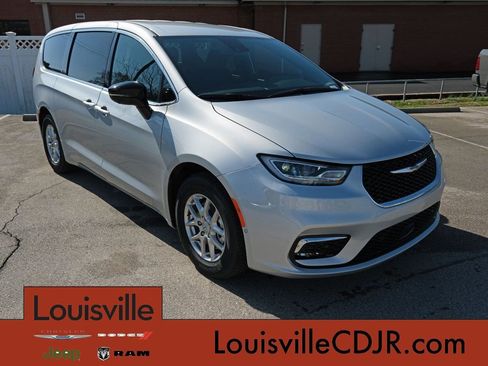 New 2026 Chrysler Pacifica Select image 1