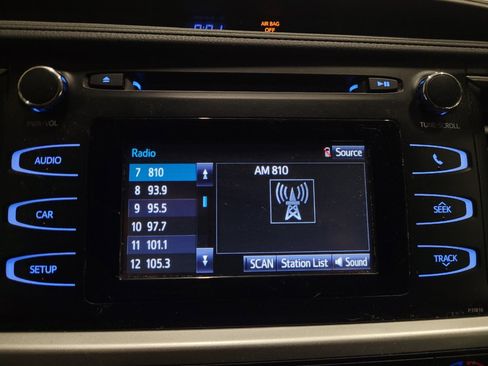 Used 2019 Toyota Highlander LE AWD/4WD image 25