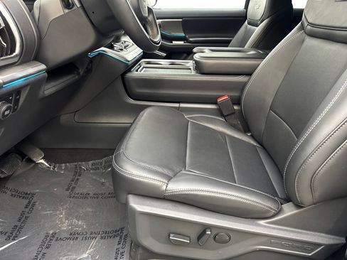 Used 2025 Ford Expedition Platinum AWD/4WD image 26
