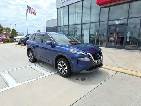 Used 2023 Nissan Rogue SV image 2