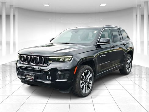 Used 2023 Jeep Grand Cherokee Overland w/ Luxury Tech Group IV AWD/4WD image 7