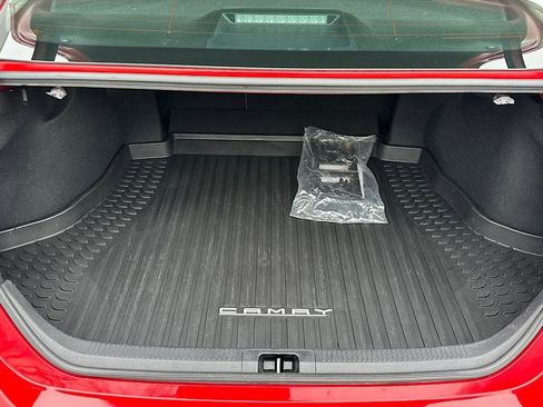 Used 2020 Toyota Camry SE image 7