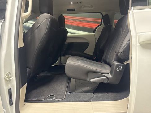 Used 2024 Chrysler Voyager LX image 12