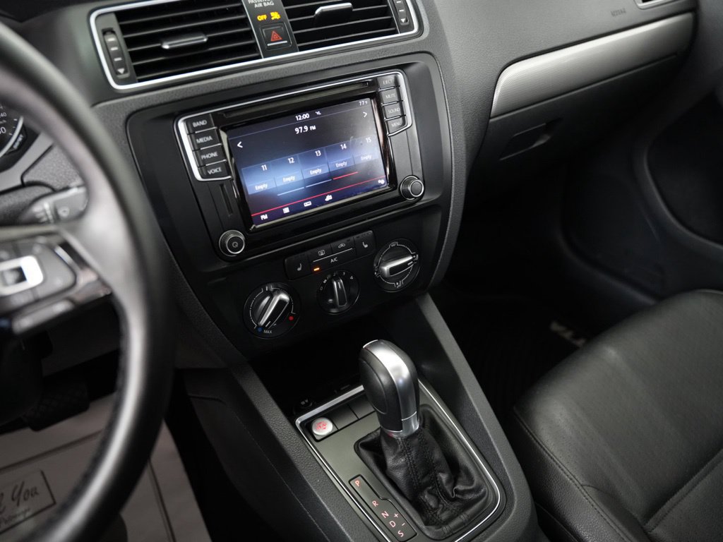 Used 2017 Volkswagen Jetta SE FWD image 18
