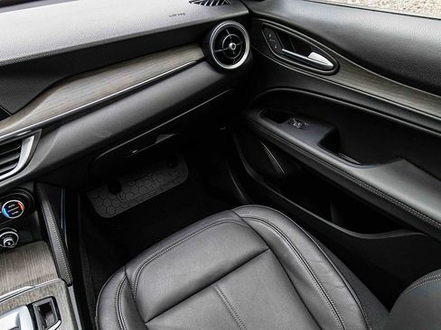 Used 2022 Alfa Romeo Stelvio Ti image 19