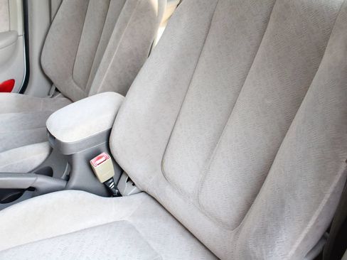Used 2004 Hyundai Elantra GLS FWD image 3