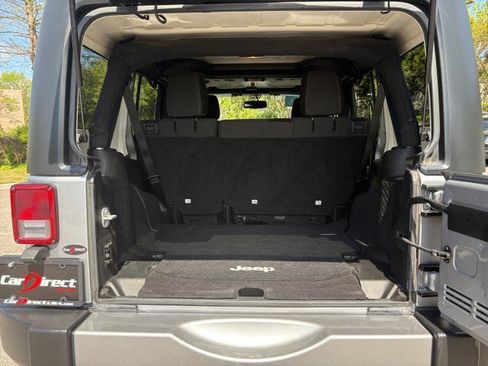 Used 2016 Jeep Wrangler Unlimited Sahara w/ Connectivity Group AWD/4WD image 16