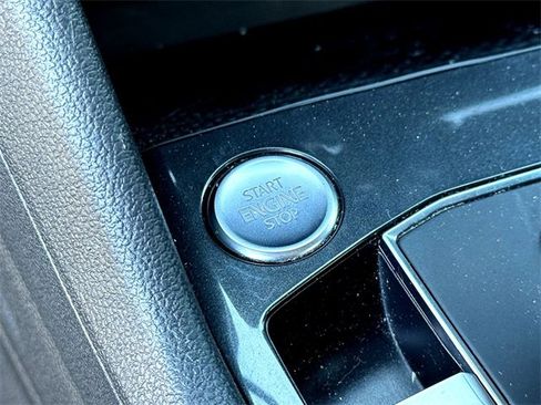 Certified 2020 Volkswagen Tiguan SE image 20