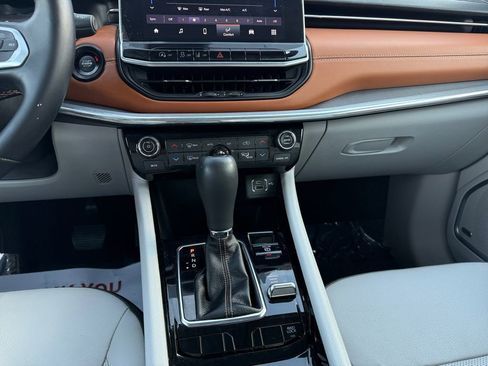 Used 2022 Jeep Compass Limited w/ Sun and Sound Group image 11