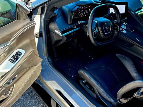 Used 2024 Chevrolet Corvette Stingray Premium Cpe w/ Z51 Performance Package image 9