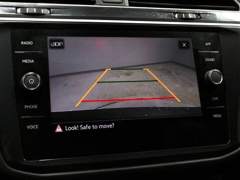 Used 2024 Volkswagen Tiguan SE FWD image 2