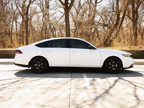 Used 2025 Honda Accord Sport image 10