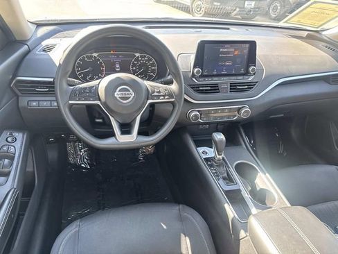 Used 2022 Nissan Altima 2.5 SV image 9