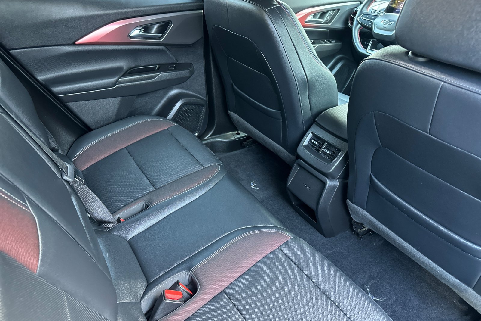 Used 2024 Chevrolet Equinox EV RS FWD image 18