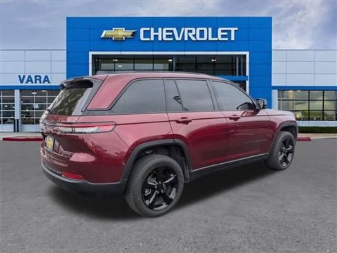 Used 2024 Jeep Grand Cherokee Limited w/ Black Appearance Package image 6