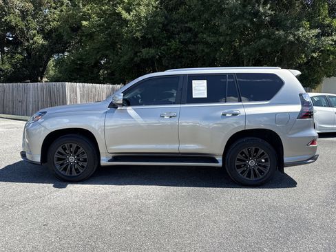 Used 2023 Lexus GX 460 Premium w/ Accessory Package AWD/4WD image 2