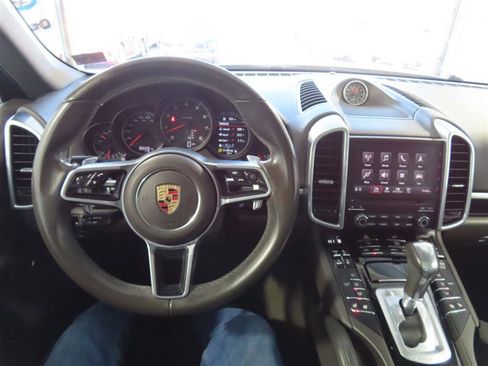 Used 2017 Porsche Cayenne Platinum Edition w/ Premium Package Plus (PJX) image 20