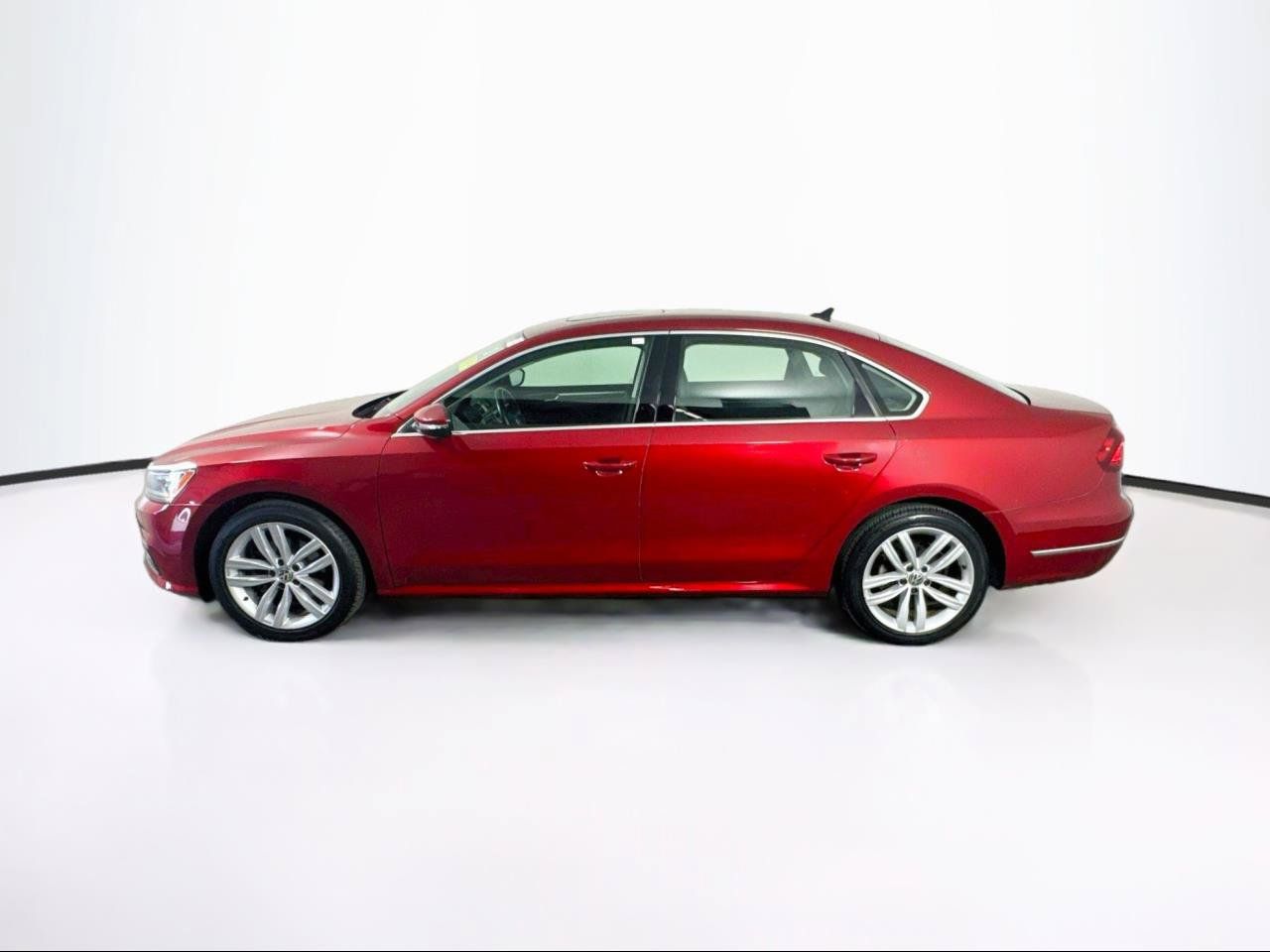Used 2018 Volkswagen Passat 2.0T SE FWD image 4