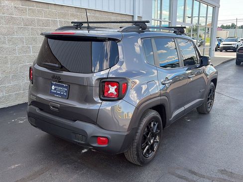Used 2020 Jeep Renegade Altitude FWD image 3