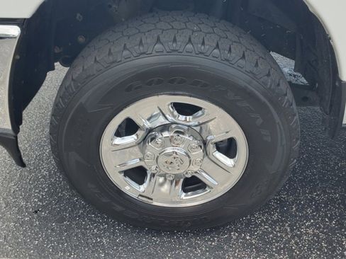 Used 2021 RAM 2500 Tradesman w/ Chrome Appearance Group AWD/4WD image 4