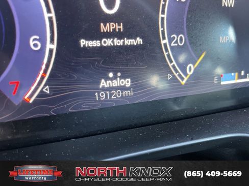 Used 2025 Jeep Grand Cherokee Altitude AWD/4WD image 5