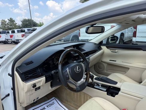 Used 2014 Lexus ES 350 w/ Luxury Package FWD image 6