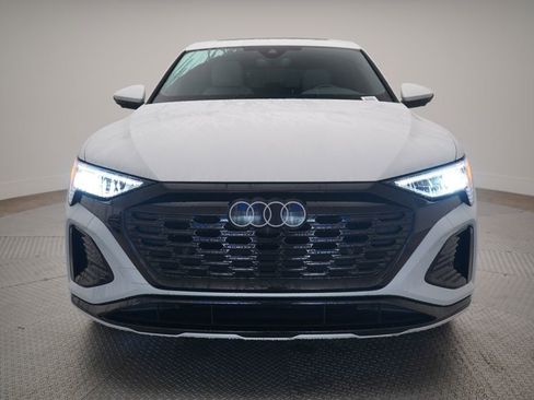 Used 2024 Audi Q8 e-tron Premium Plus image 5