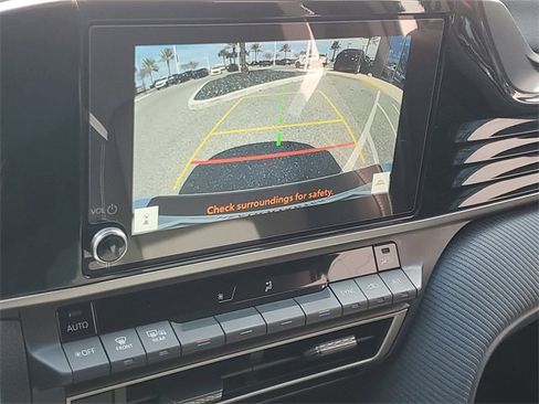 Used 2025 Toyota Camry SE w/ Convenience Package image 27