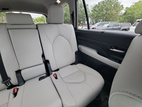 Used 2026 Toyota Grand Highlander XLE FWD image 6