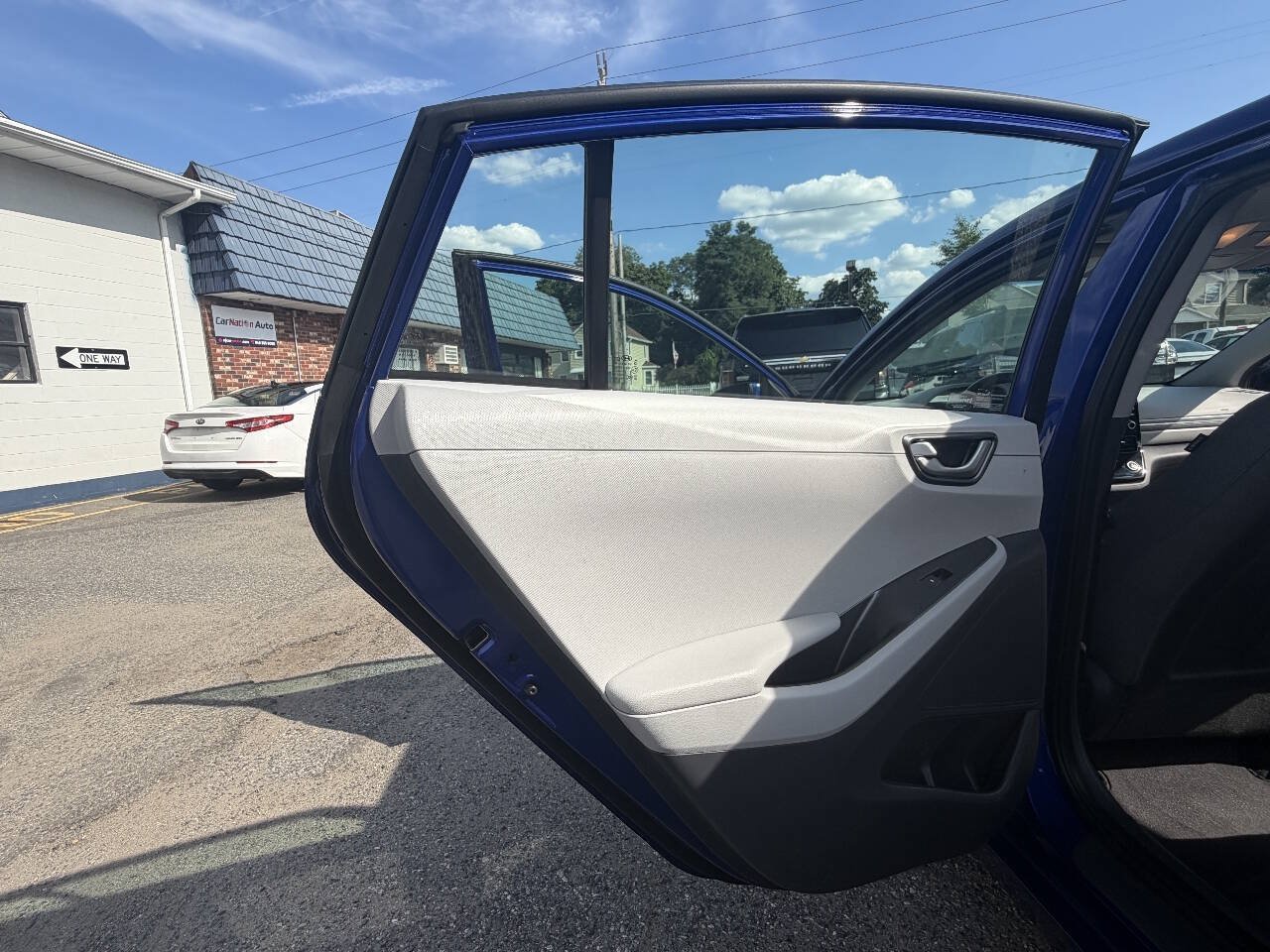Used 2020 Hyundai Ioniq SE FWD image 32