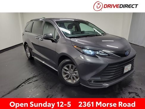 Used 2025 Toyota Sienna XLE w/ XLE Plus Package FWD image 1