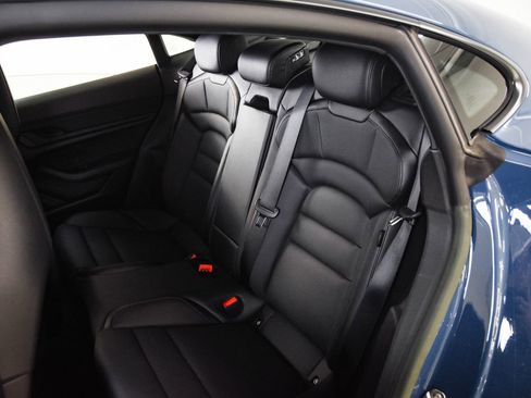 Used 2022 Porsche Taycan image 23