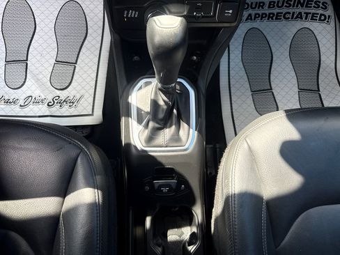 Used 2023 Jeep Renegade Limited AWD/4WD image 19