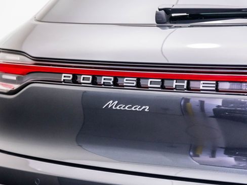 Certified 2026 Porsche Macan image 32