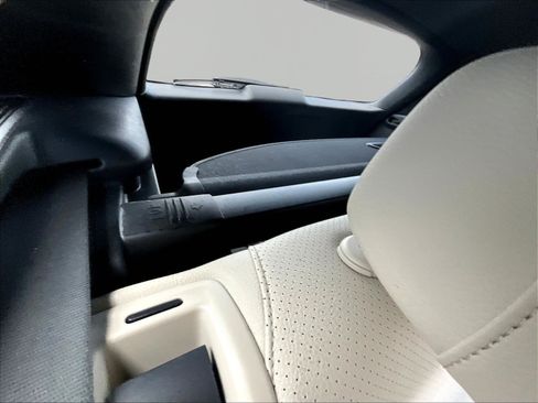 Used 2025 Mercedes-Benz GLC 300 4MATIC image 26