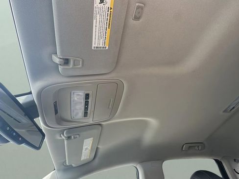 Used 2015 GMC Canyon SLT w/ Driver Alert Package image 25