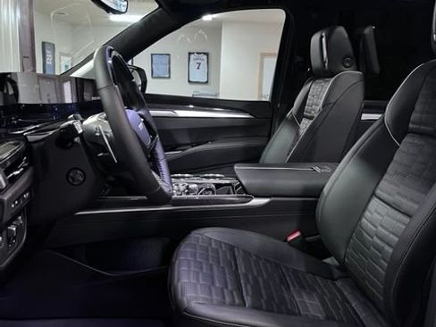 Used 2026 Cadillac Escalade V w/ LPO, ONYX Package AWD/4WD image 17