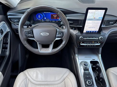 Certified 2020 Ford Explorer Platinum w/ Premium Technology Package AWD/4WD image 15