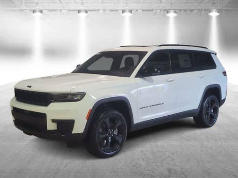 New 2025 Jeep Grand Cherokee L Altitude image 4