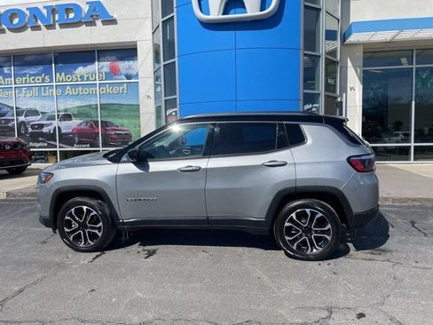 Used 2022 Jeep Compass Limited w/ Sun and Sound Group AWD/4WD image 2
