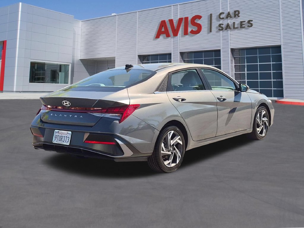 Used 2025 Hyundai Elantra SEL FWD image 6
