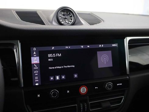 Certified 2026 Porsche Macan image 32